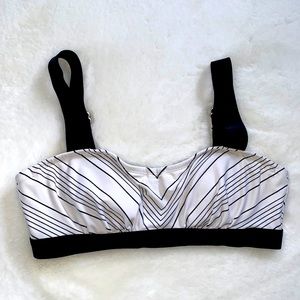 EUC Athleta 34B/C underwire bikini/sport top